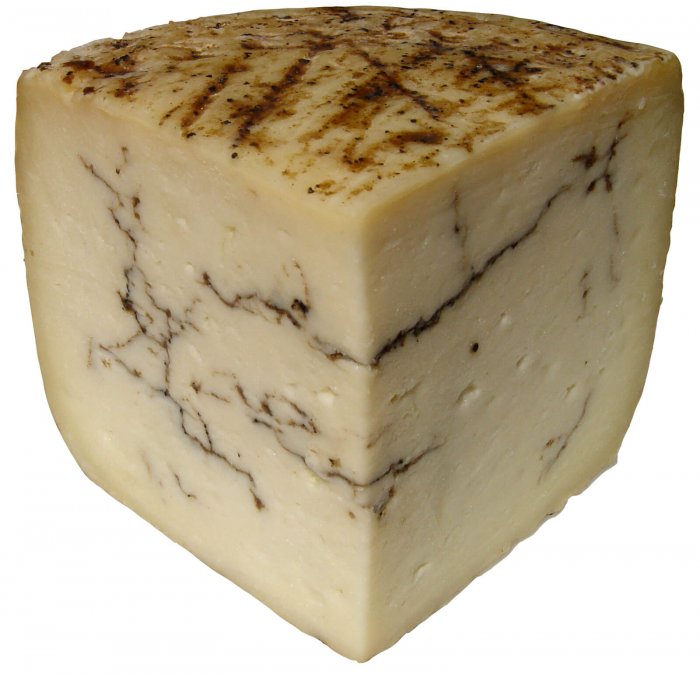 Der Tr�ffel K�se aus Italien ist eine erlesene K�sespezialit�t und gilt als Rarit�t. Mit dem hohen Tr�ffelanteil von drei Prozent (herk�mmliche Tr�ffel K�se weisen 0,5 bis 1,5 Prozent Tr�ffel auf) und der langen Reifezeit von 12 Monaten bringt der Pecorino al Tarufo ein sehr feines und erlesenes Geschmacksbouquet zum Vorschein....